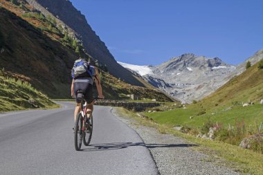 Rettenbachferner için Oetztal buzul yolda bisikletle yokuş