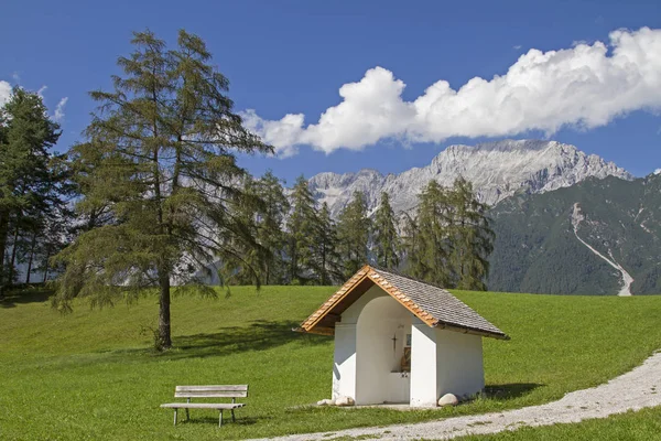 Capela Prado Idílica Planalto Mieming Tirol — Fotografia de Stock