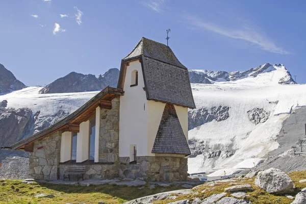 Die Bergkirche Unweit Des Rettenbachferners Wurde Einer Grandiosen Hochalpinen Landschaft — Stockfoto