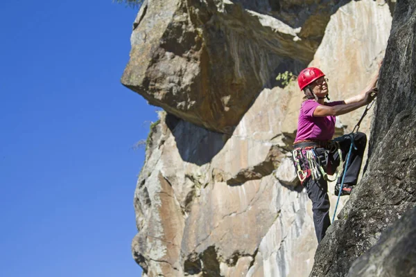 Woman Climbs Climbing Area Moos Soelden Popular Tourists Locals Alike — Stock Photo, Image