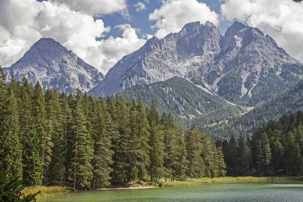 Till Sjön Mittersee Fjällsjö Gränsområdet Lechtaler Alperna Och Mieminger Bergen — Stockfoto