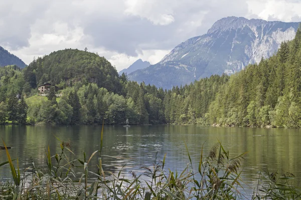 Piburg エッツタールでのどかな山湖天然記念物に昇格されているし 珍しい植物や動物のために属する保全区域 — ストック写真