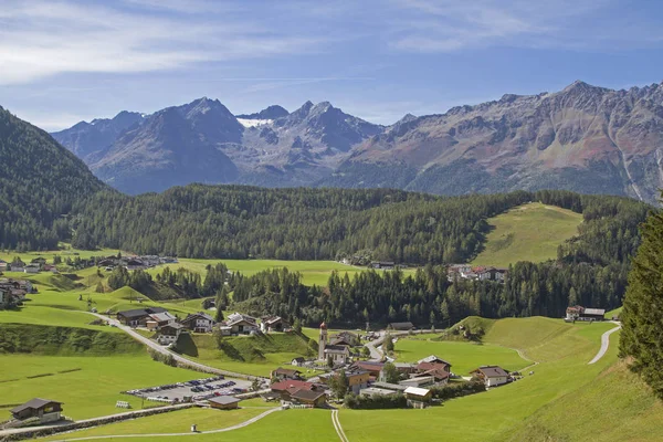 Niederthai Pequeño Pueblo Idílico Encuentra Unos 1540 Valle Horlach Los — Foto de Stock