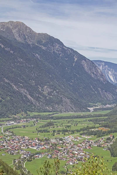 Uppfarten Till Idylliska Byn Niederthai Kan Njuta Vyn Över Umhausen — Stockfoto