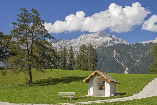Capela Prado Idílica Planalto Mieming Tirol — Fotografia de Stock