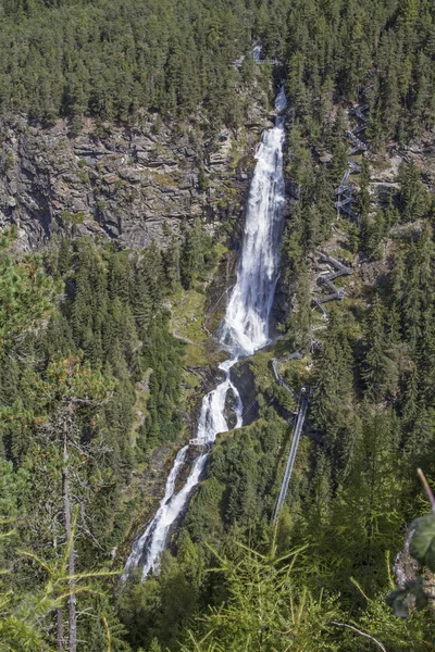 强大的斯图本瀑布是蒂罗尔最高的瀑布 落差159米 — 图库照片