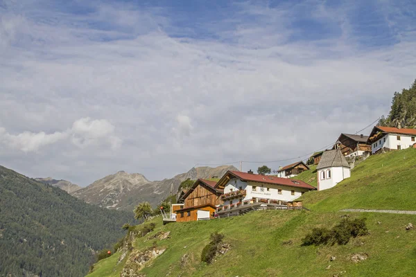 Farst Piccolo Borgo Che Trova Alto Sopra Villaggio Umhausen Vertiginose — Foto Stock