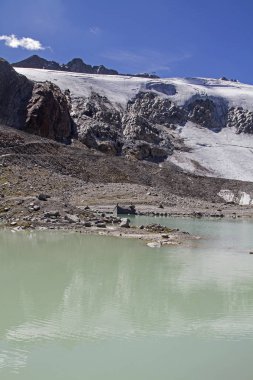 Yeşilimsi buzul Gölü Oetztal buzul yolun sonundaki Rettenbachferner dibinde yatıyor