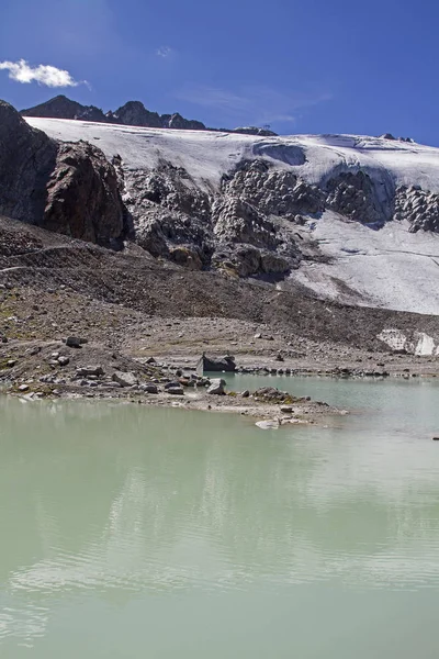 Nazelenalým Ledovcem Jezero Leží Úpatí Rettenbachferner Konci Oetztal Ledovcová Silnice — Stock fotografie