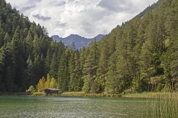 Till Sjön Mittersee Fjällsjö Gränsområdet Lechtaler Alperna Och Mieminger Bergen — Stockfoto