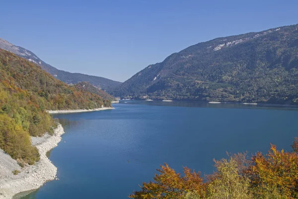 Lago Molveno Pittoresco Lago Montagna Tra Gruppo Del Brenta Monti — Foto Stock