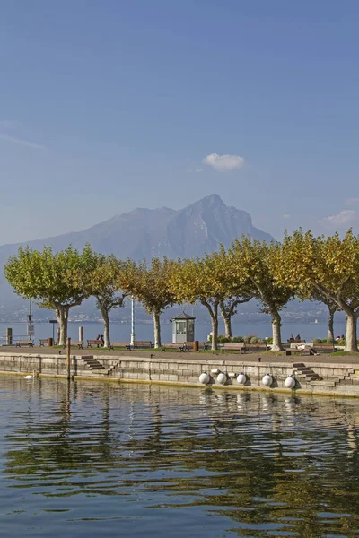 Torri Del Benaco Populära Holiday Resort Den Östra Stranden Den — Stockfoto