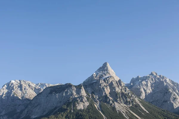 Sonnenspitze Neben Der Zugspitze Die Dominierende Bergform Ehrwaldbecken — Stockfoto