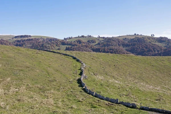 Krajobraz Natura Rezerwy Lessini Góry Charakteryzuje Się Łąki Lasy Wiele — Zdjęcie stockowe