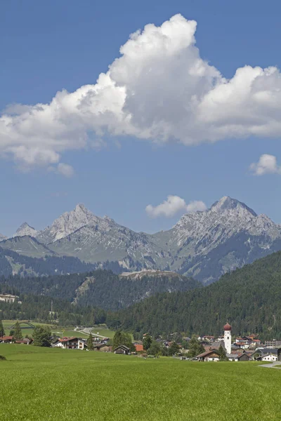 Village Heiterwang Est Situé Début Vallée Zwischentoren Front Idyllique Des — Photo