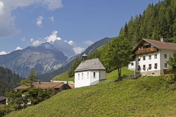 Den Lilla Byn Bichlbaechle Ligger Slutet Dalen Stockach Lechtal Alperna — Stockfoto