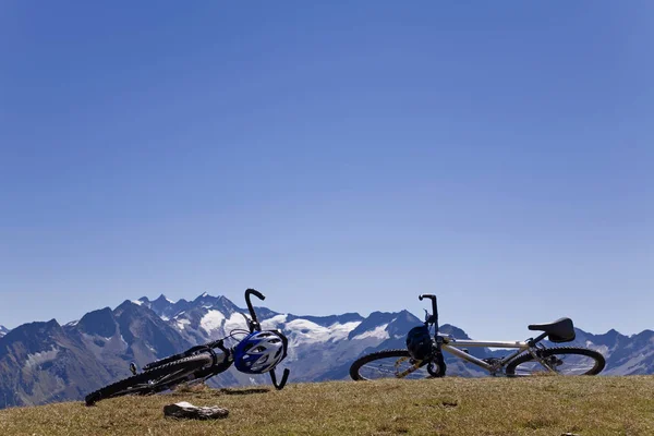 Ciclismo de montaña en los Alpes Zillertales — Foto de Stock