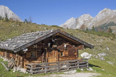 Tyrol Karwendel'de dağlarında Ladizalm