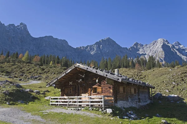 Tyrol Karwendel'de dağlarında Ladizalm — Stok fotoğraf