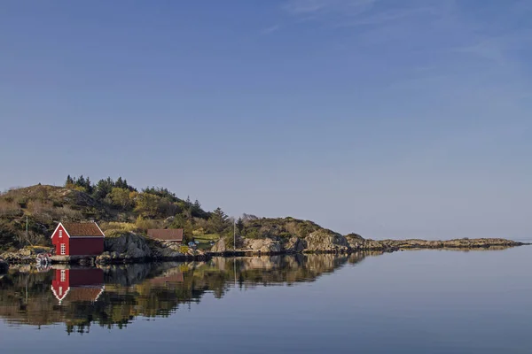 Norwegian house on skerry island — Stock Photo, Image