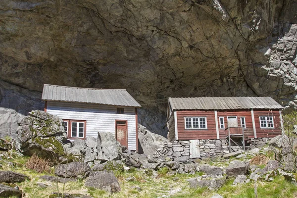 Helleren - houses under the overhang — Stock Photo, Image