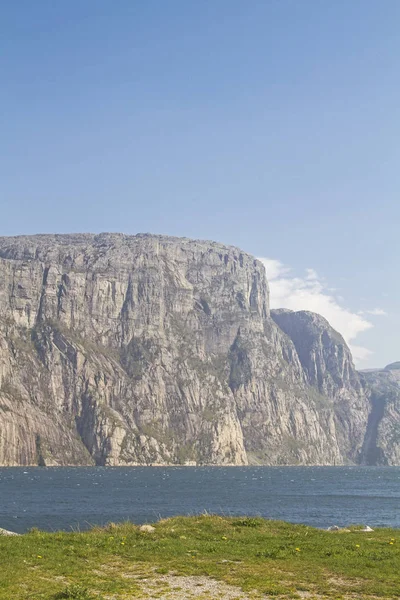 Preikestolen och Lysfjorden — Stockfoto