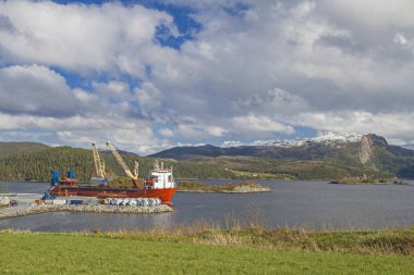 Afjorden 'deki kargo gemisi