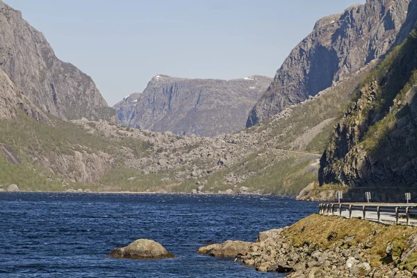 Gloppedalsura und Indra Vinjavatnet v noru — Stock fotografie