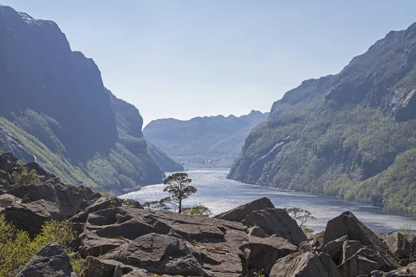 Norveç 'te gloppedalsura ve Indra Vinjavatnet — Stok fotoğraf