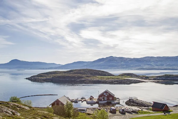 Boathouse in de fjord — Stockfoto