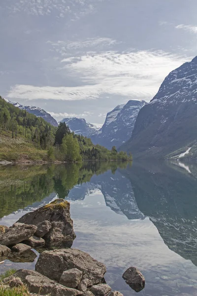 Lovatnet con Jostedalsbreen — Foto de Stock