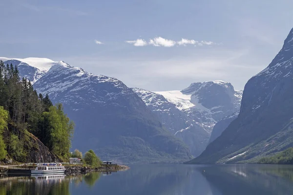 Utflykt båt på Lovatnet — Stockfoto