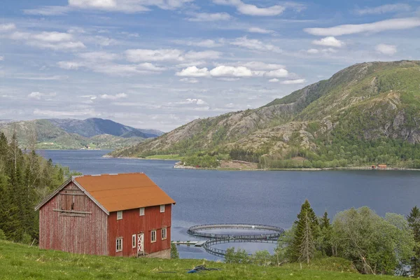 Viskwekerij in de Eiterfjorden — Stockfoto