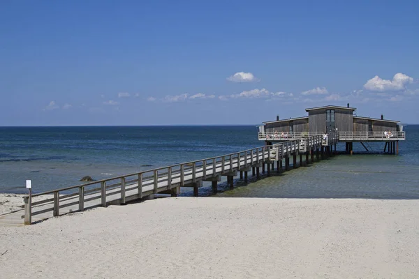 Footbridge with bath house in Bastad — Stock Photo, Image