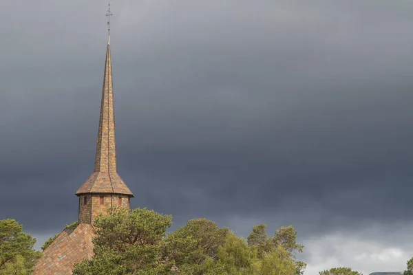 Kyrkan Dombas Norge Fotograferad Framför Dåligt Väder Moln — Stockfoto