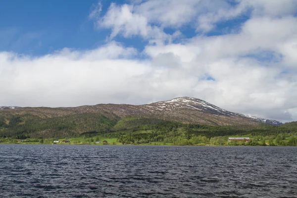 Оеватнет Идиллическое Озеро Центре Нордтронделага Норвегии — стоковое фото
