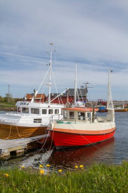 Norveç Atlantik Yolu 'ndaki küçük balıkçı limanı
