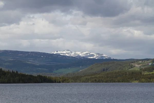 Άποψη Του Heggefjorden Στην Οροσειρά Sognefjellet Πανύψηλα Behindes Sognefjellet — Φωτογραφία Αρχείου