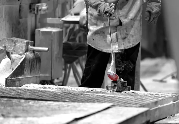 Alüminyum döküm döküm önce kompozisyon analizi için ev işçi alma örnekleri