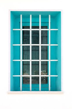 Altea tipik bir Akdeniz beyaz duvar yeşil pencere