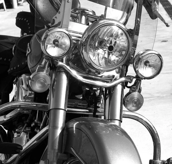 Three Headlights Large Classic Motorbike Metal Chrome Parked Black White — Stock Photo, Image