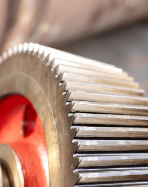 Helisel dişli bir vites kutusu, kırmızı bir işareti ile diş ayrıntı içinde karikatür