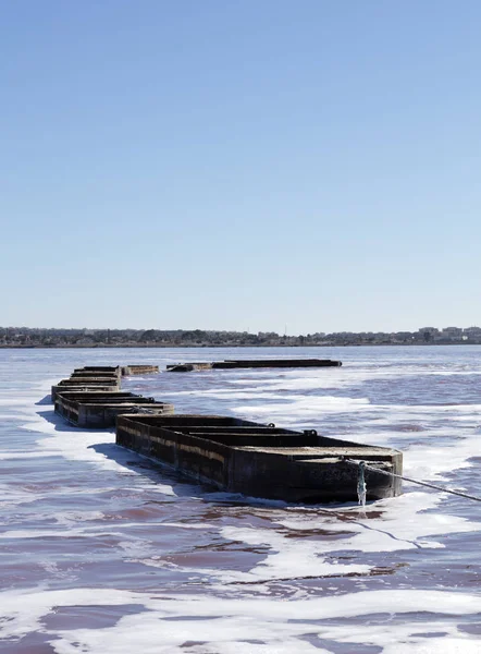 Bargues Rezavý Železo Vyprázdní Čekání Růžové Laguny Zatíží Závažím Solí — Stock fotografie