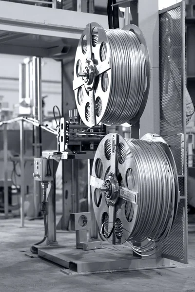 Maskin med tråd aluminium i hjulen — Stockfoto