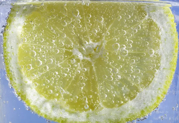 Tranche de citron avec bulles — Photo