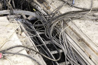 Elektrik kablolarını değiştirmek