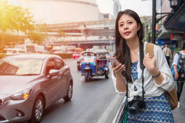 Mujer Asiática Fuera Calle Bangkok Tailandia Feliz Turista Chino Busca — Foto de Stock