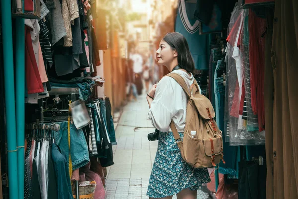Asian Female Tourist Shopping Alley Fulled Vendors Looking Pretty Clothes — Stock Photo, Image