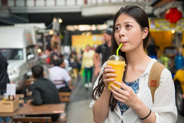 Asian Woman Drinking Mango Juice Satisfy Smile She Looking Vendor — Stock Photo, Image