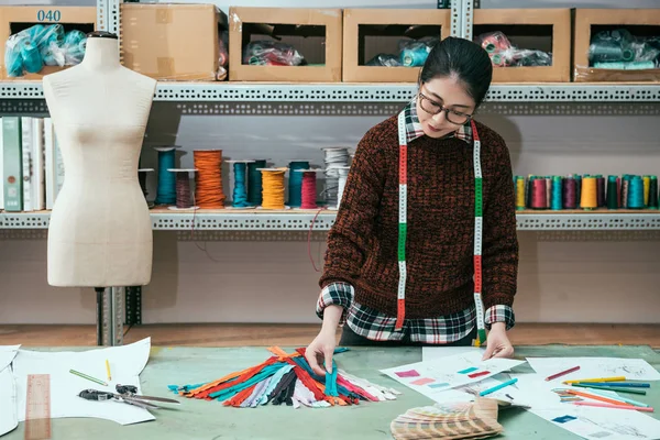Asian Female Fashion Designer Choosing Appropriate Zipper New Designed Clothes — Stock Photo, Image